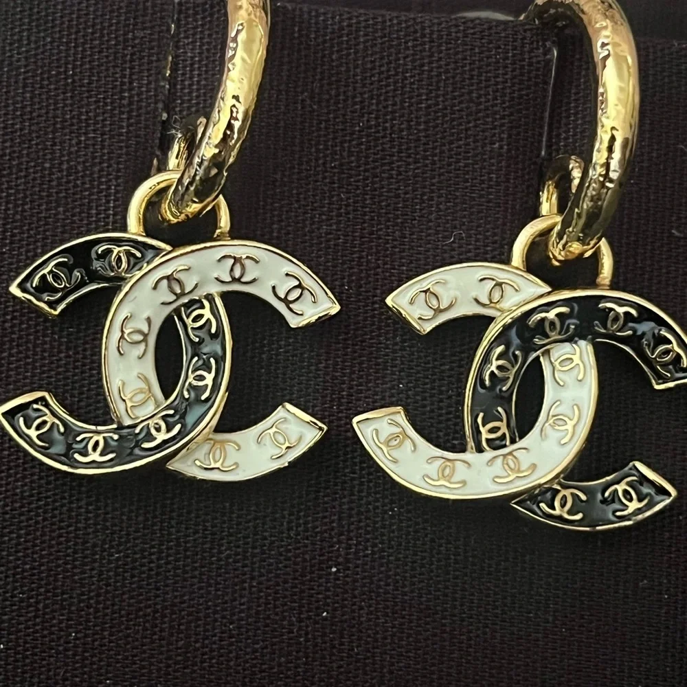 BRAND NEW CHANEL DANGLE EARRINGS (PIERCED) - Picture 4 of 5